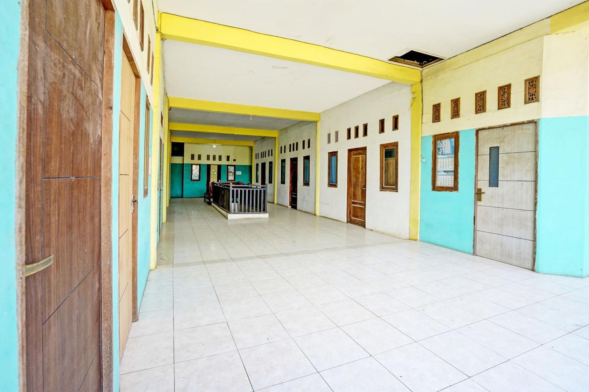 Oyo Life 93037 Nova Jaya Homestay Syariah Lamongan Exteriér fotografie