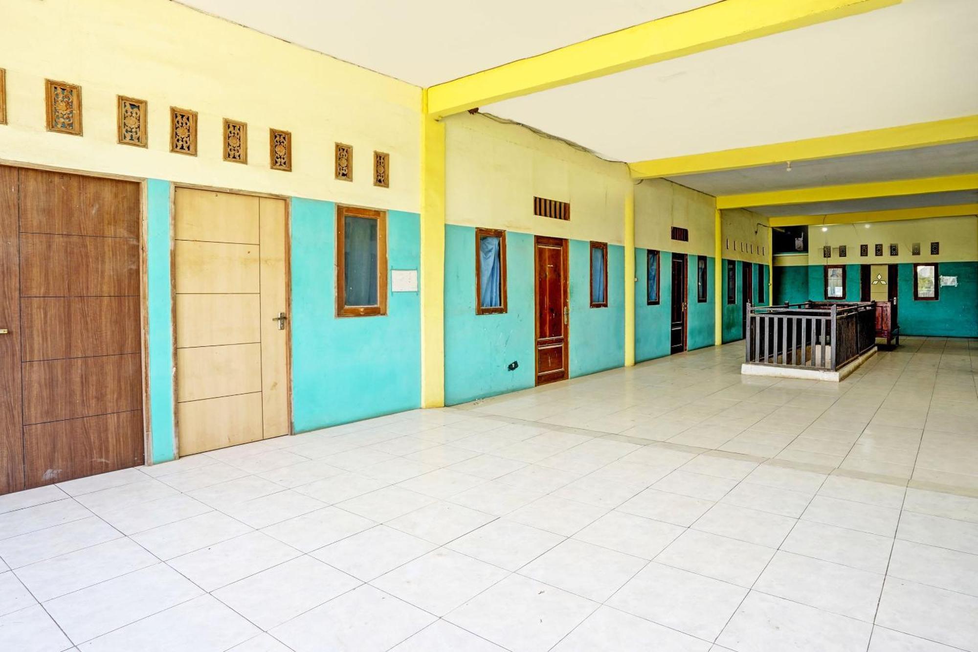 Oyo Life 93037 Nova Jaya Homestay Syariah Lamongan Exteriér fotografie